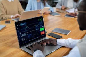 Professionals reviewing Forex Managed Accounts performance on a trading screen for passive investment growth.
