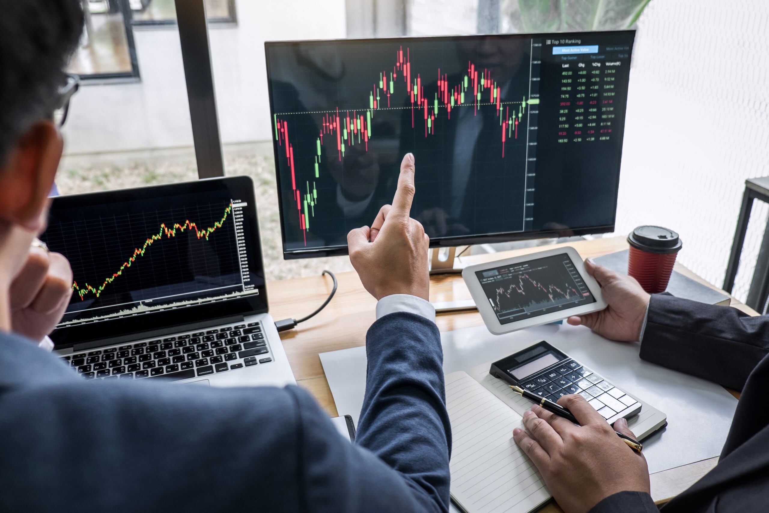 Realistic Expectations in Forex Trading: Start Right, Trade Smart