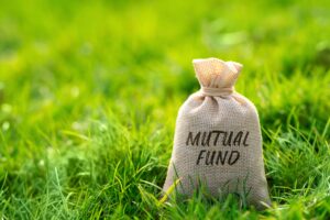 Money bag labeled mutual fund symbolizing choosing the right mutual fund for investment.
