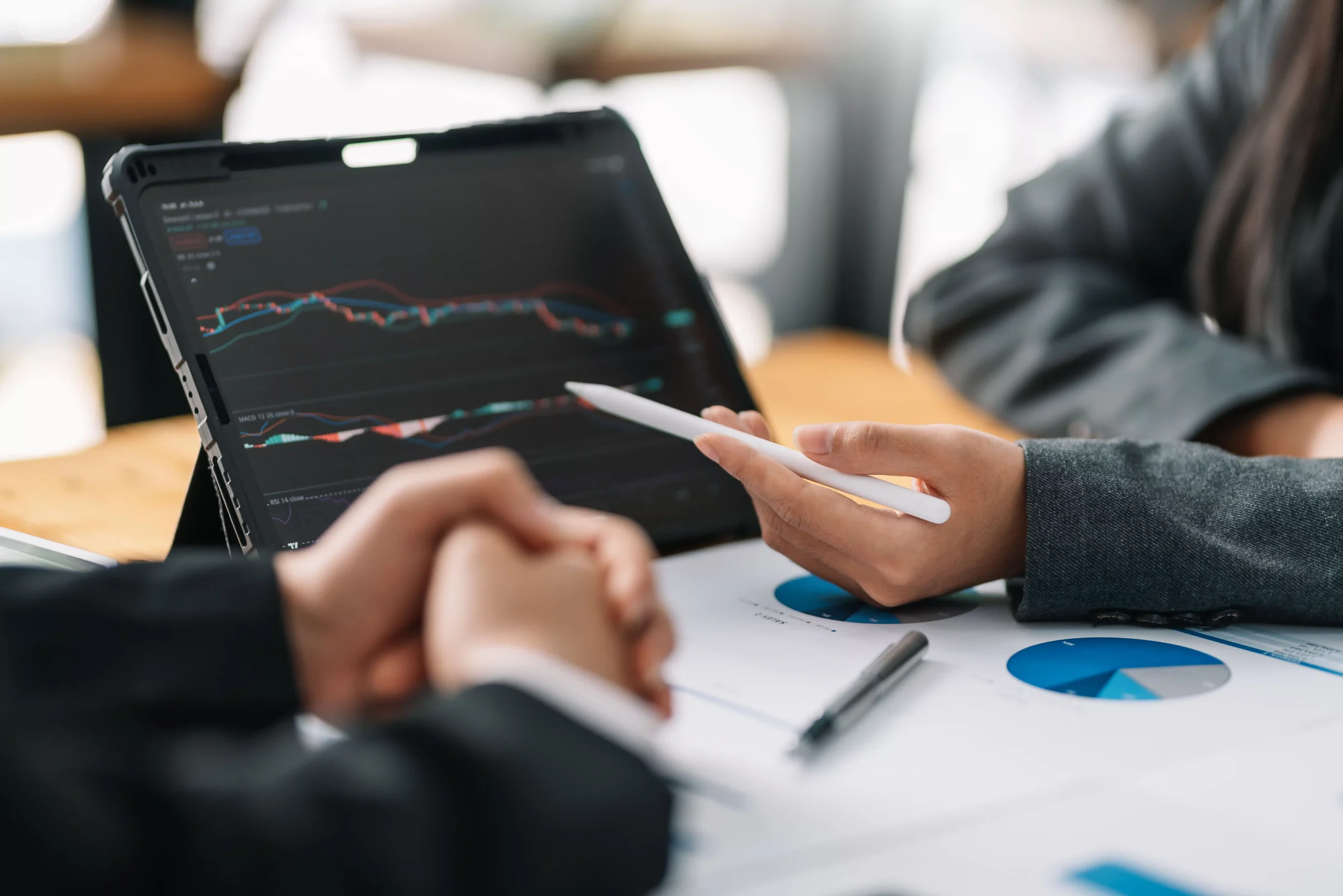 Top 7 Benefits of Trading with a Retail Prop Firm in 2025
