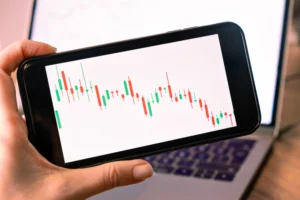 Bullish Engulfing Candlestick Pattern displayed on forex trading chart on smartphone screen